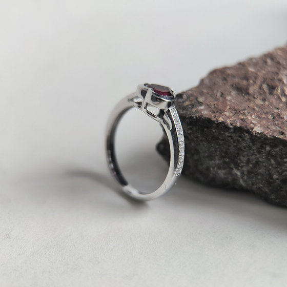 Silver ring with nano garnet 0.9ct