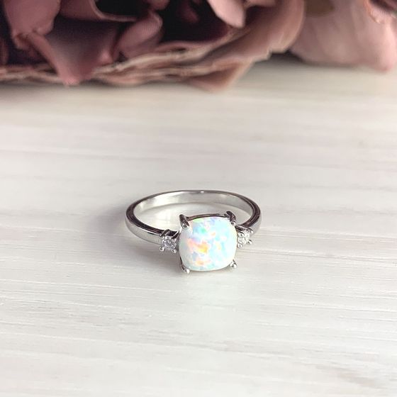 Silver ring with a 1.074-carat opal