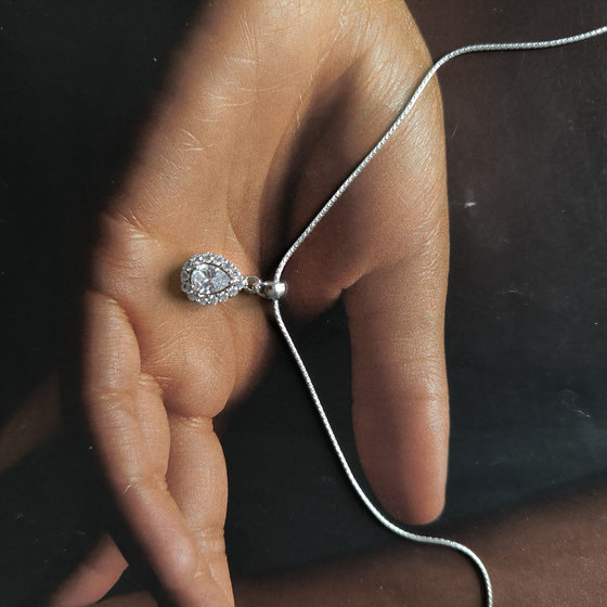 Silver pendant with cubic zirconia