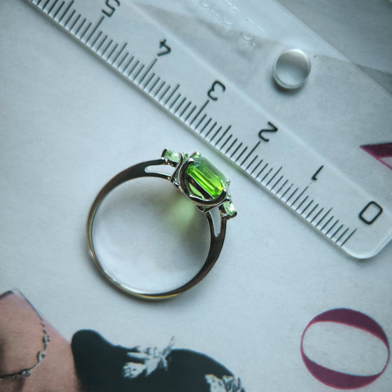 Серебряное кольцо с хризолітом 2.069ct
