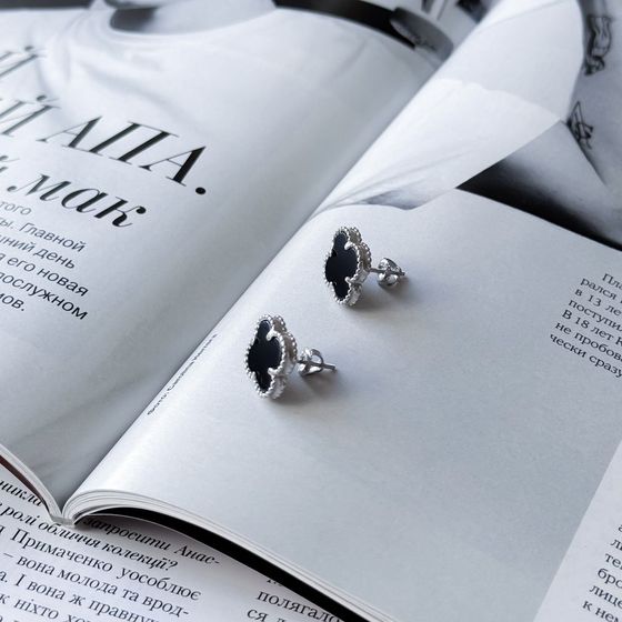 Срібні сережки з оніксом