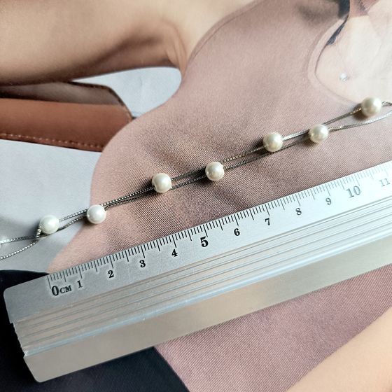 Silver bracelet with pearls