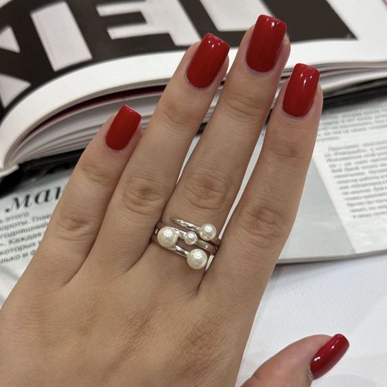 Silver ring with pearls