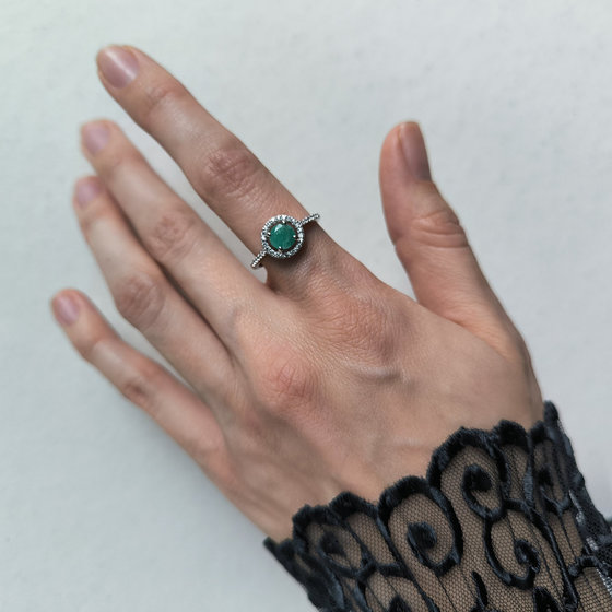 Silver ring with emerald 1.155ct
