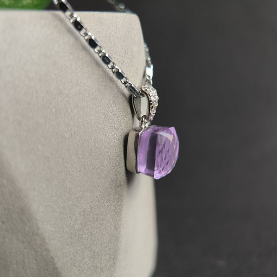 Silver pendant with cubic zirconia