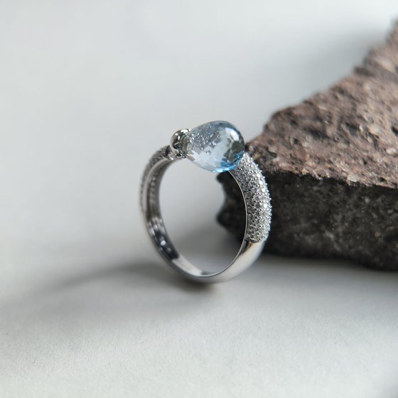 Срібна каблучка з топазом 5.49ct, фіанітами