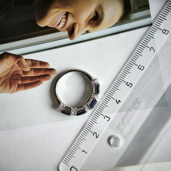 Срібне кільце з сапфіром 2.467ct, фіанітами