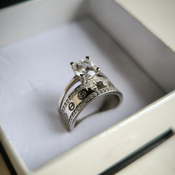 Серебряное кольцо с фианитами
