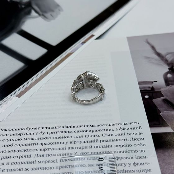 Срібна каблучка з фіанітами