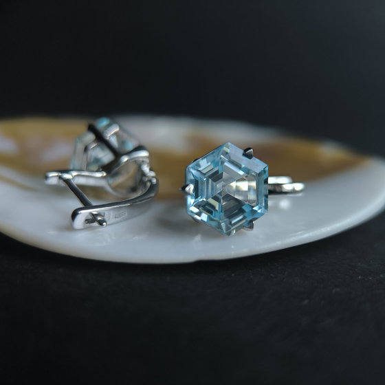 Серебряные серьги с топазом 10.327ct