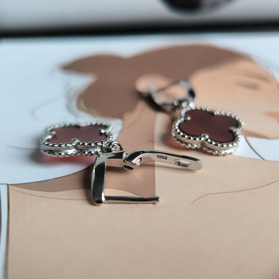 Silver earrings with agate