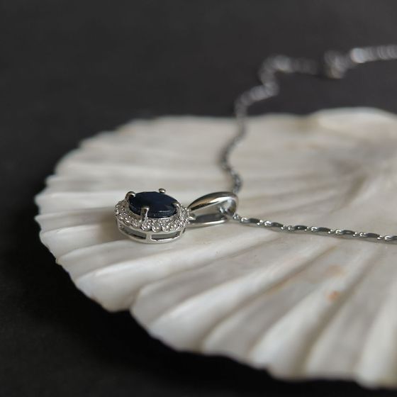 Срібна підвіска з сапфіром 2.995ct, фіанітами