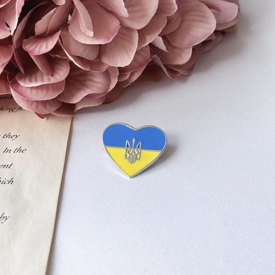 Срібна брошка з емаллю