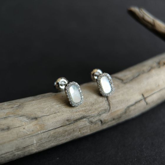 Срібні сережки з перламутром, фіанітами