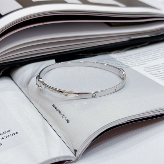 Silver bracelet without stones