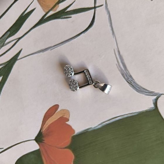 Silver pendant with phianites