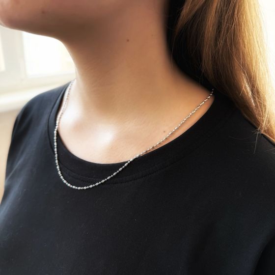 Silver chain without stones