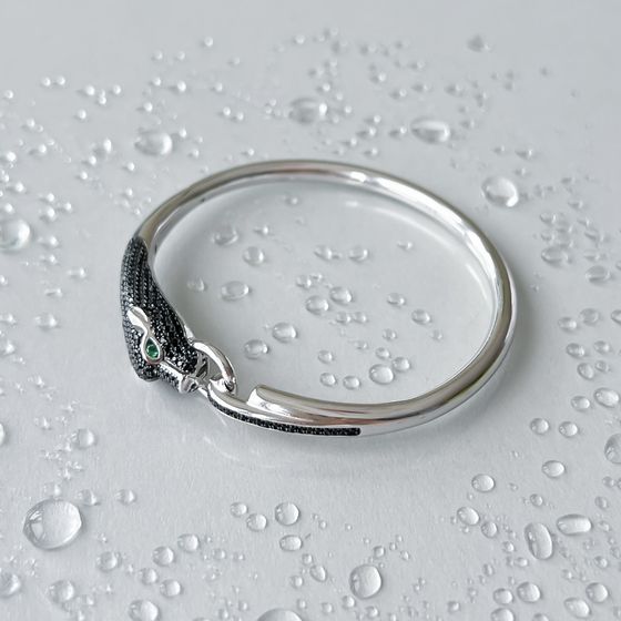 Silver bracelet with phianites