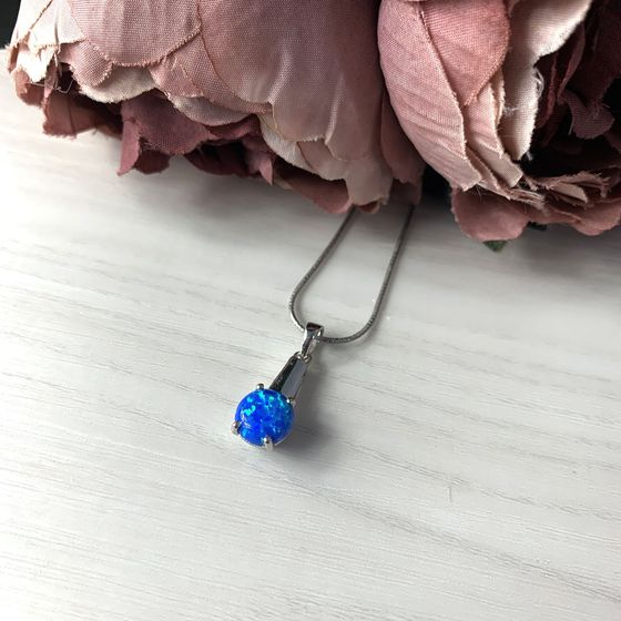 Silver pendant with opal