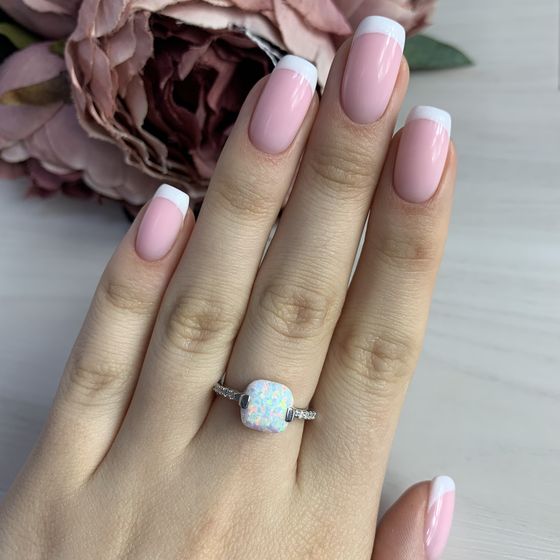 Серебряное кольцо с опалом