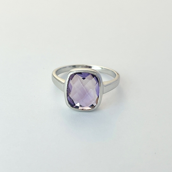 Срібна каблучка з аметистом 4.283ct