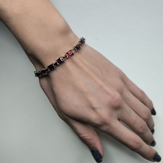 Срібний браслет із гранатом 14,975 карат