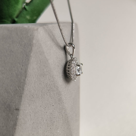 Silver pendant with cubic zirconia