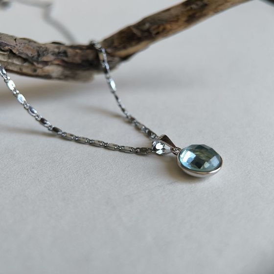 Silver pendant with phianites