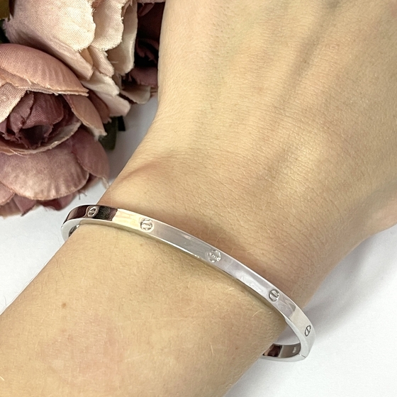 Silver bracelet without stones