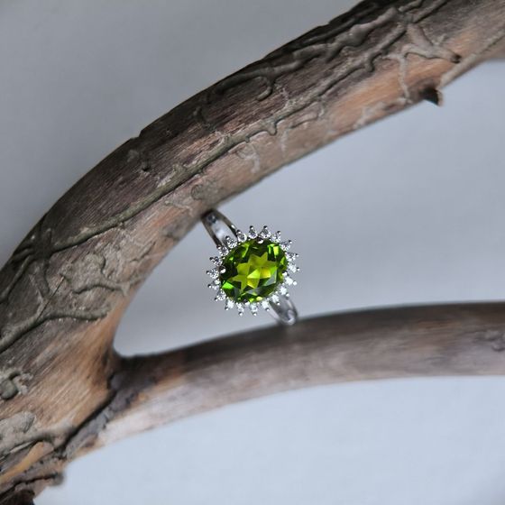 Срібна каблучка з хризолітом 5.4ct