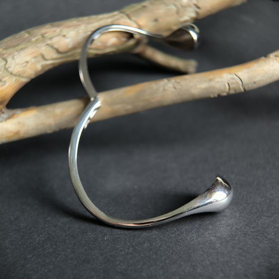 Silver bracelet without stones