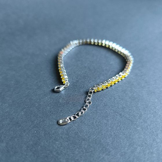 Silver bracelet with phianites