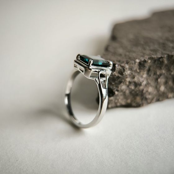 Серебряное кольцо с топазом Лондон Блю 1.824ct