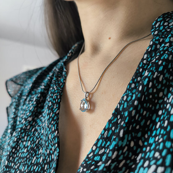 Silver pendant with a 4.19-carat topaz