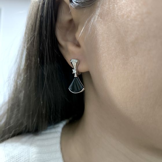 Silver earrings with onyx, fianites