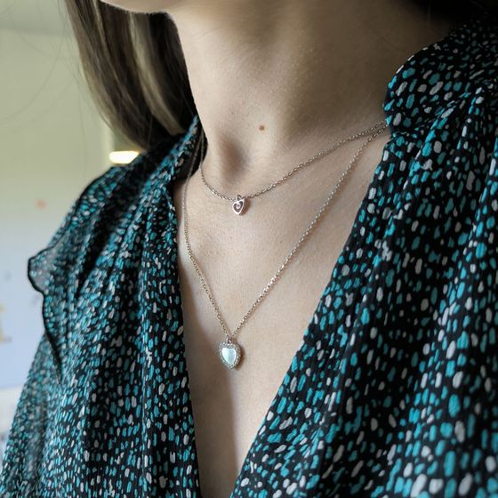 Silver necklace with mother-of-pearl, phianites