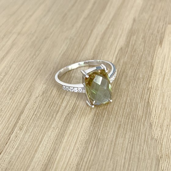 Серебряное кольцо с султанитом 3.66ct