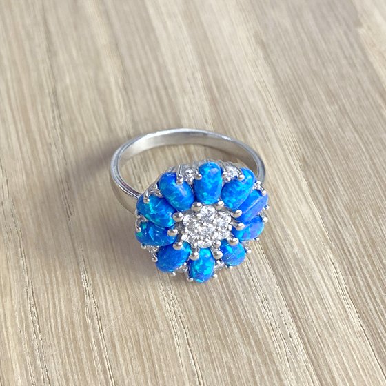 Silver ring with a 1.523-carat opal