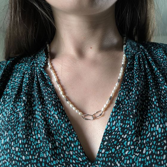 Срібне кольє з перлами бароковими