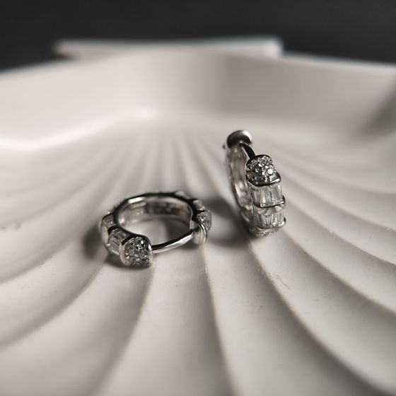 Срібні сережки з фіанітами