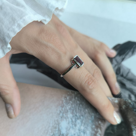 Silver ring with a 1.261ct nano garnet