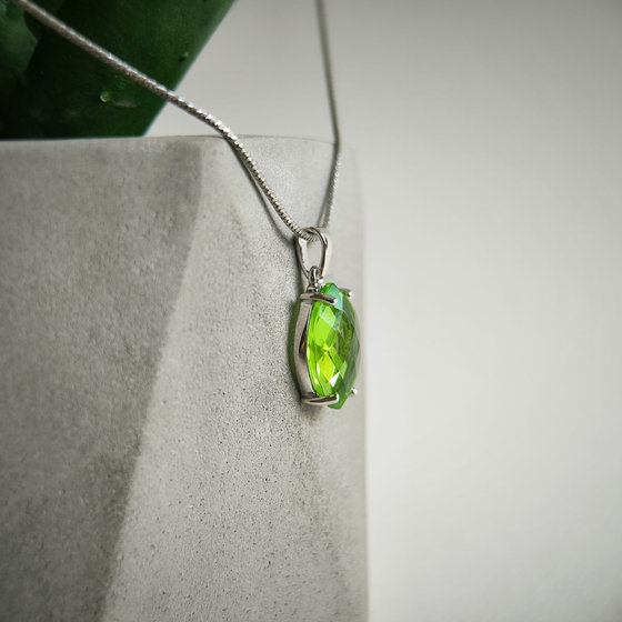 Серебряная подвеска с хризолітом 4.862ct