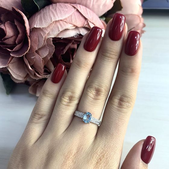 Silver ring with a 1.31-carat topaz