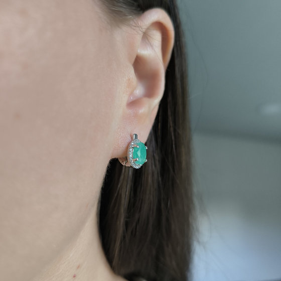 Silver Earrings with a 2.9-carat Emerald
