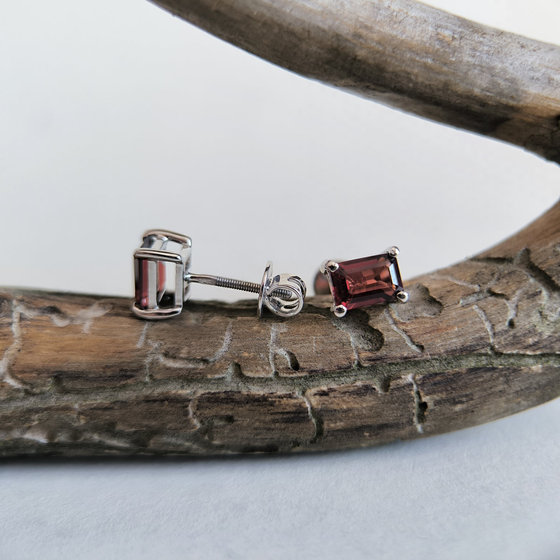Срібні сережки з гранатом 2.258ct