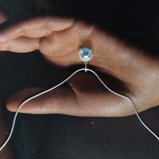 Срібна підвіска з топазом 1.449ct, фіанітами