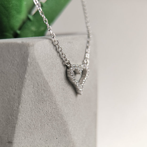 Silver necklace with cubic zirconia