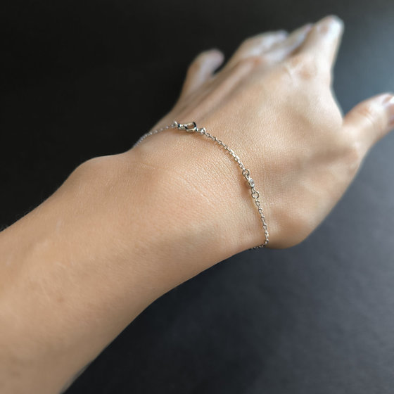 Silver bracelet with cubic zirconia