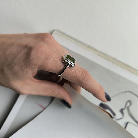 Серебряное кольцо с хризолітом 2.85ct