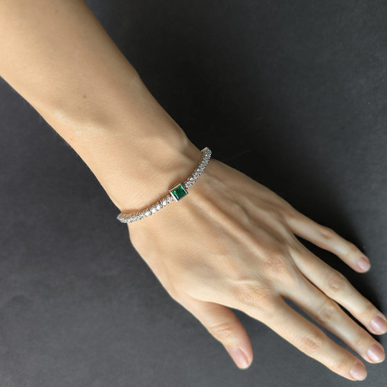 Silver bracelet with emerald nano 9.533ct